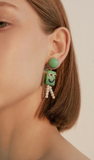 GREEN SMILEY PEARL EARRINGS