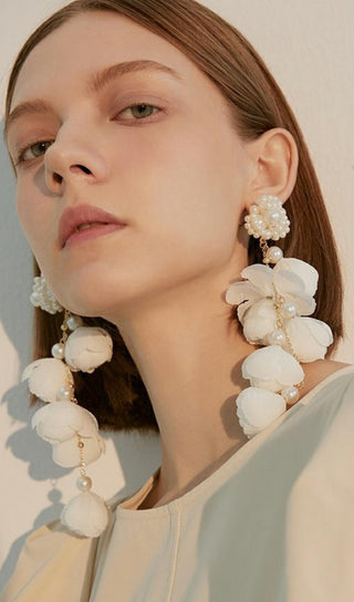 WHITE PEARL FLOWER EARRINGS