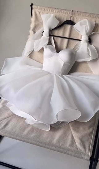 ROBE MINI ÉPAULE À NŒUD BLANCHE