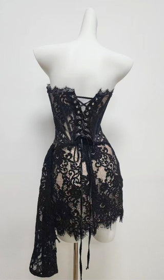 STRAPLESS LACE APPLIQUES MINI DRESS IN BLACK