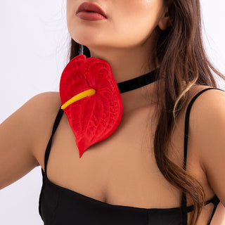 RED FLOWER VELVET CHOKER